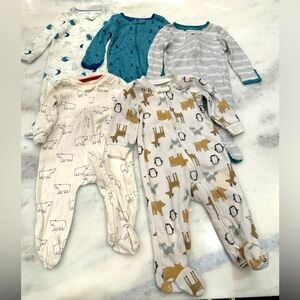 Bundle of 5 footed pajamas, size 6-9 months